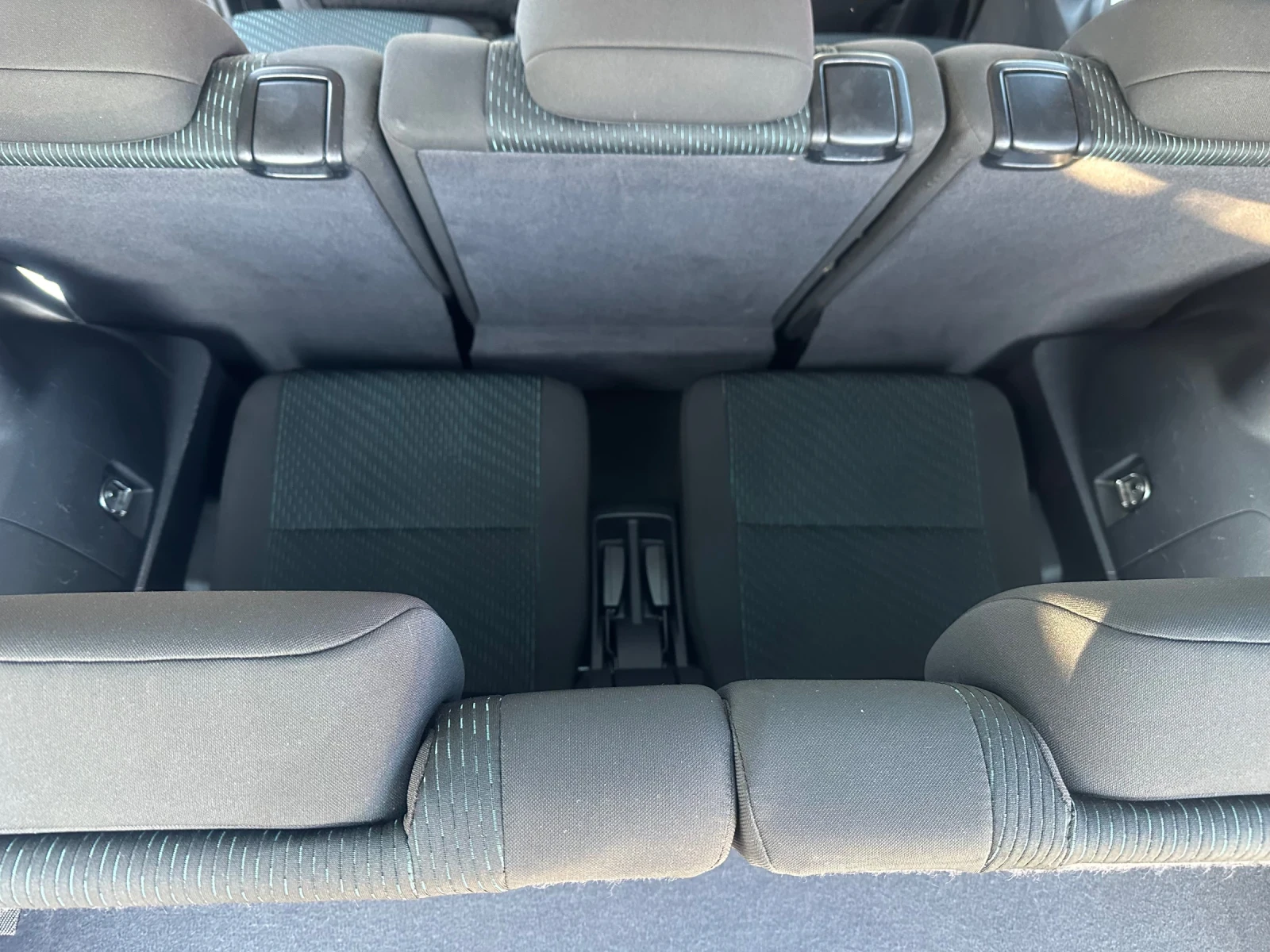 Toyota Verso 2.2 D-CAT NAVI , снимка 15 - Автомобили и джипове - 53710965