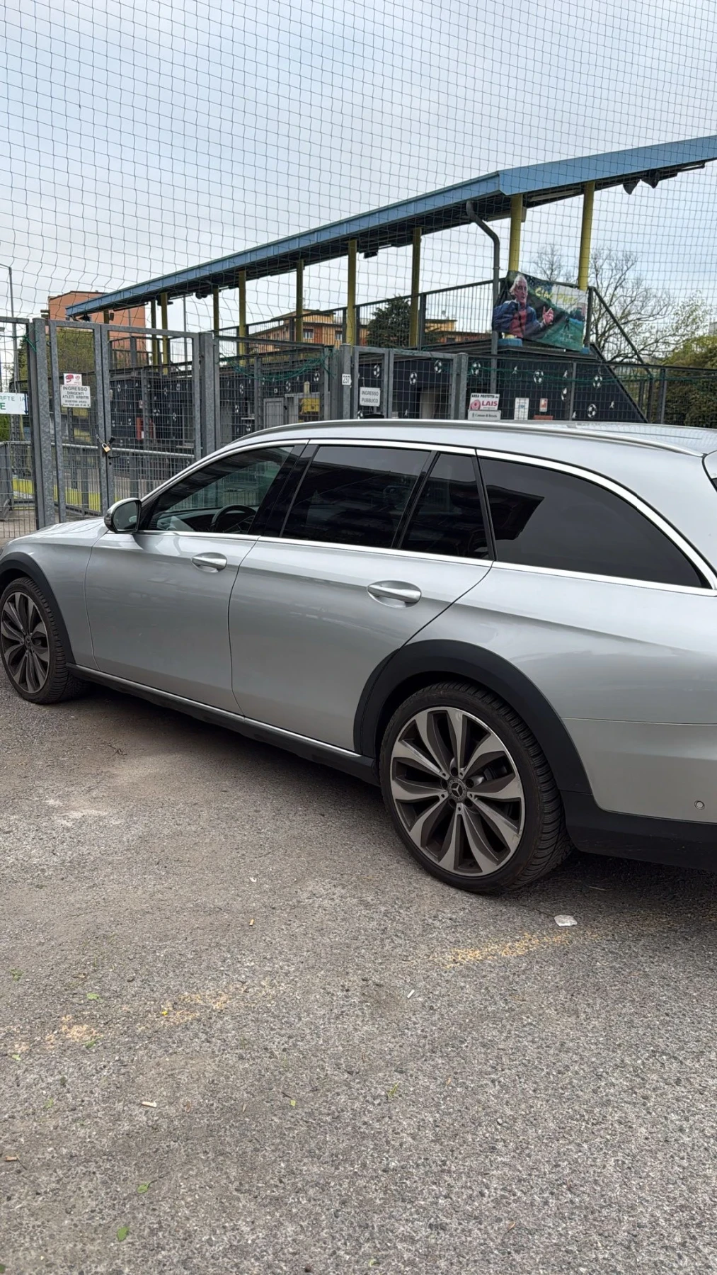 Mercedes-Benz E 220 SW 4Matic Auto Premium Plus All-Terrain, снимка 4 - Автомобили и джипове - 54058994