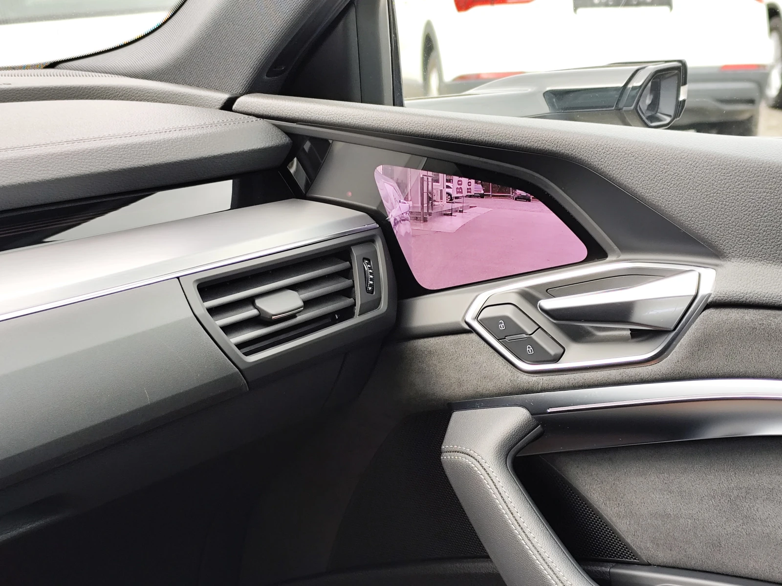 Audi E-Tron 55 QUATTRO* S-LINE* KAМЕРА* LED* , снимка 8 - Автомобили и джипове - 54088818