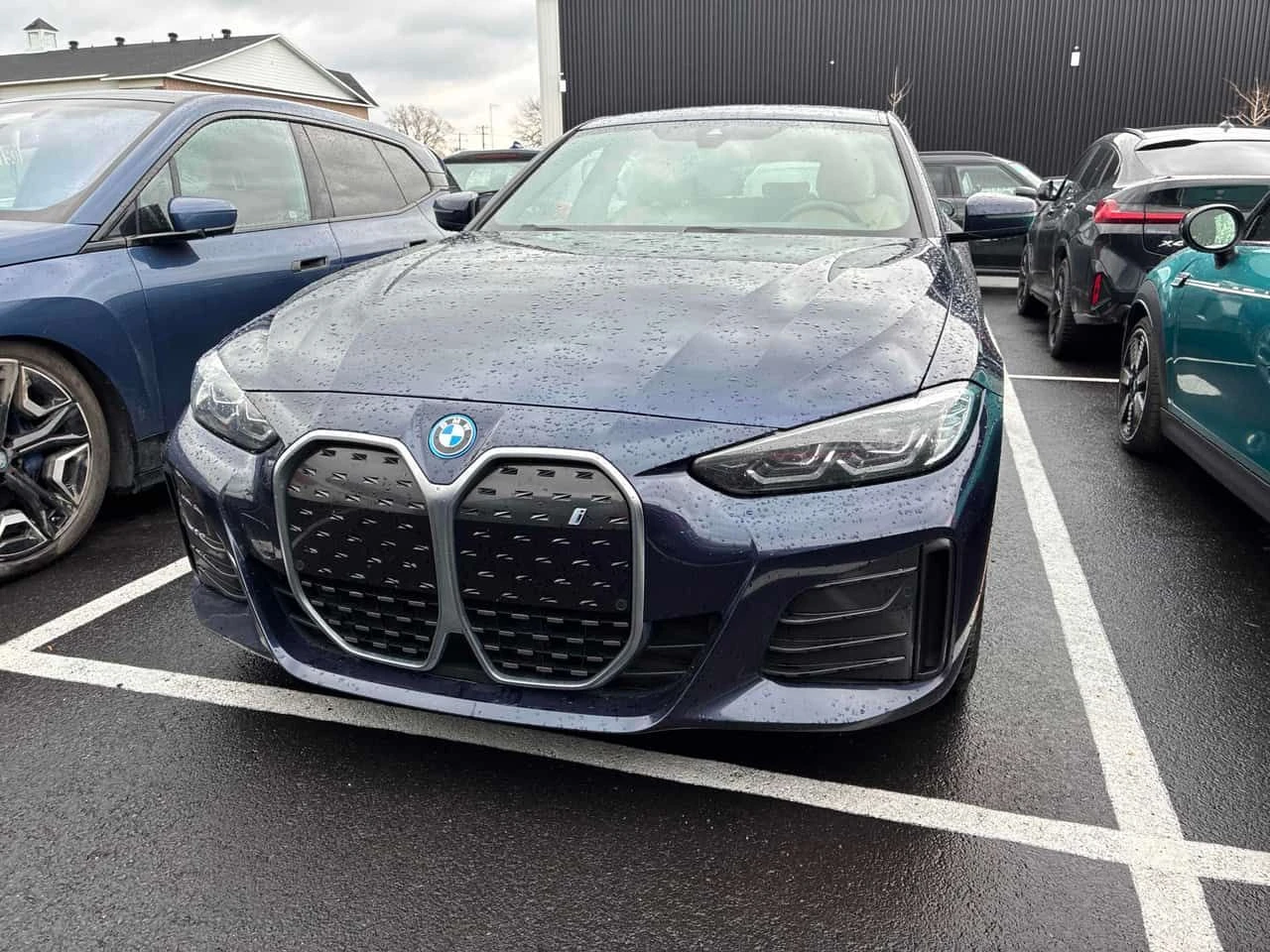 BMW i4 eDrive40 * KEYLESS * ПОДГРЕВ * ШИБИДАХ , снимка 6 - Автомобили и джипове - 54463365