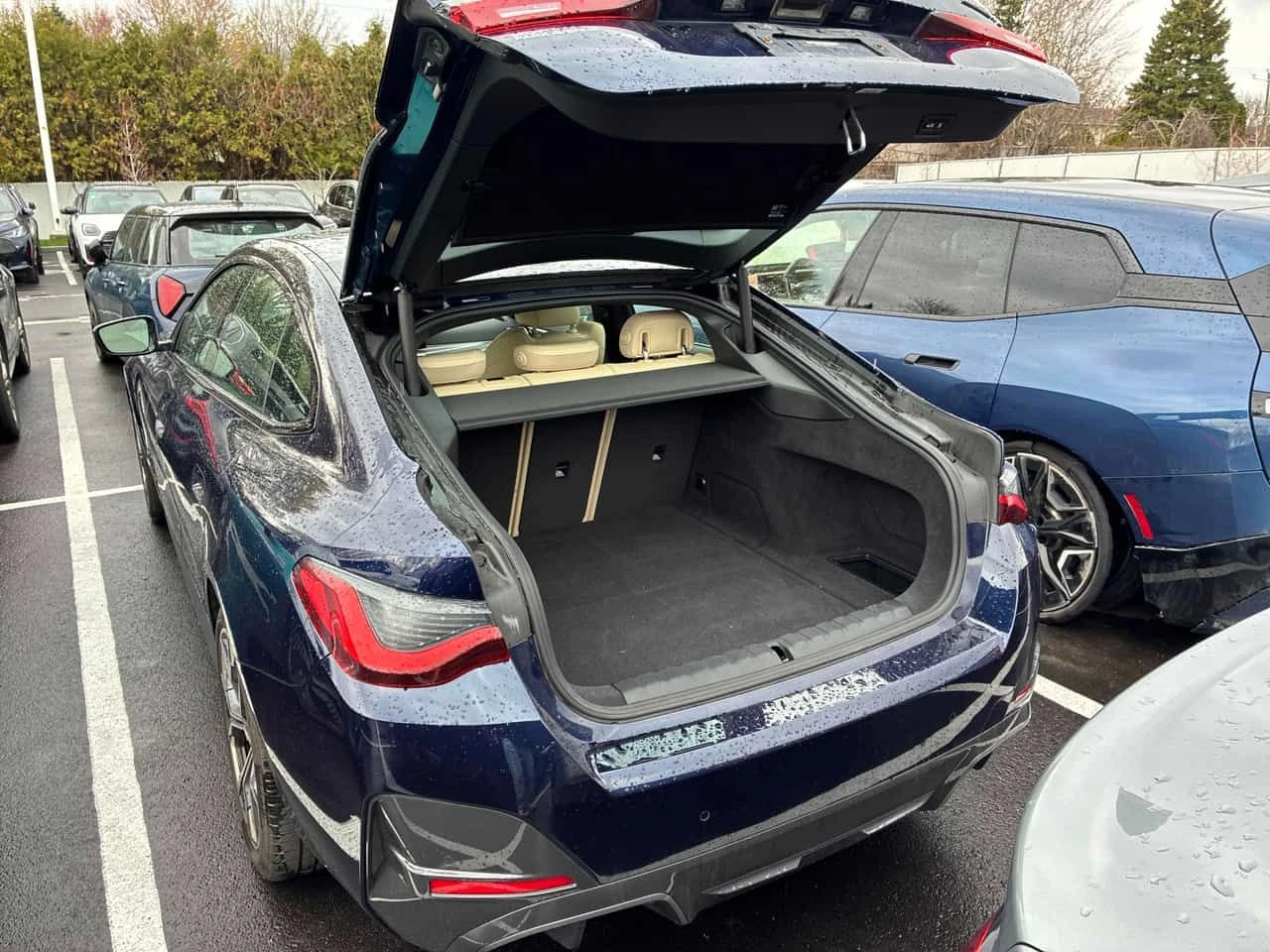 BMW i4 eDrive40 * KEYLESS * ПОДГРЕВ * ШИБИДАХ , снимка 13 - Автомобили и джипове - 54463365