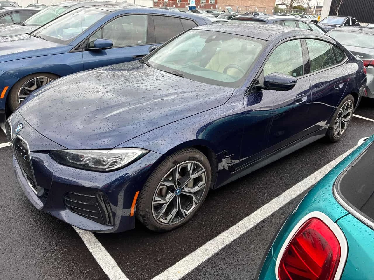 BMW i4 eDrive40 * KEYLESS * ПОДГРЕВ * ШИБИДАХ , снимка 2 - Автомобили и джипове - 54463365