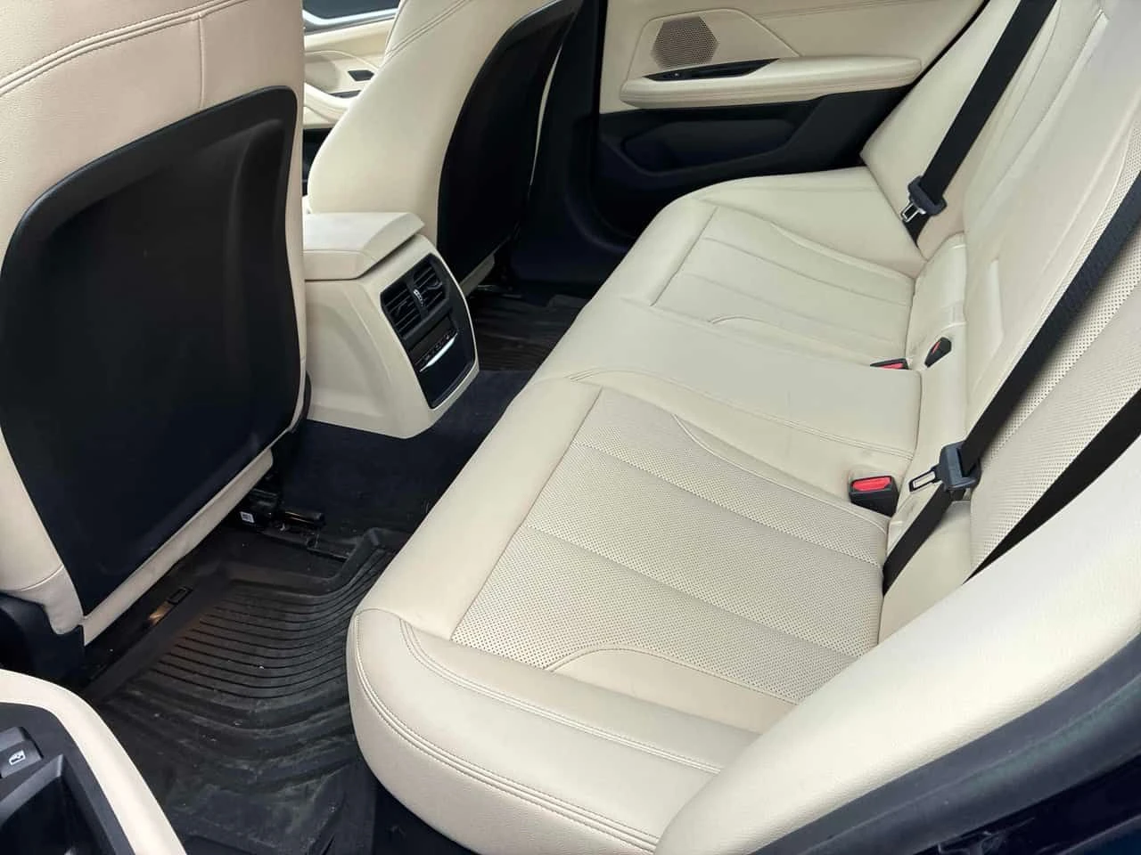 BMW i4 eDrive40 * KEYLESS * ПОДГРЕВ * ШИБИДАХ , снимка 12 - Автомобили и джипове - 54463365