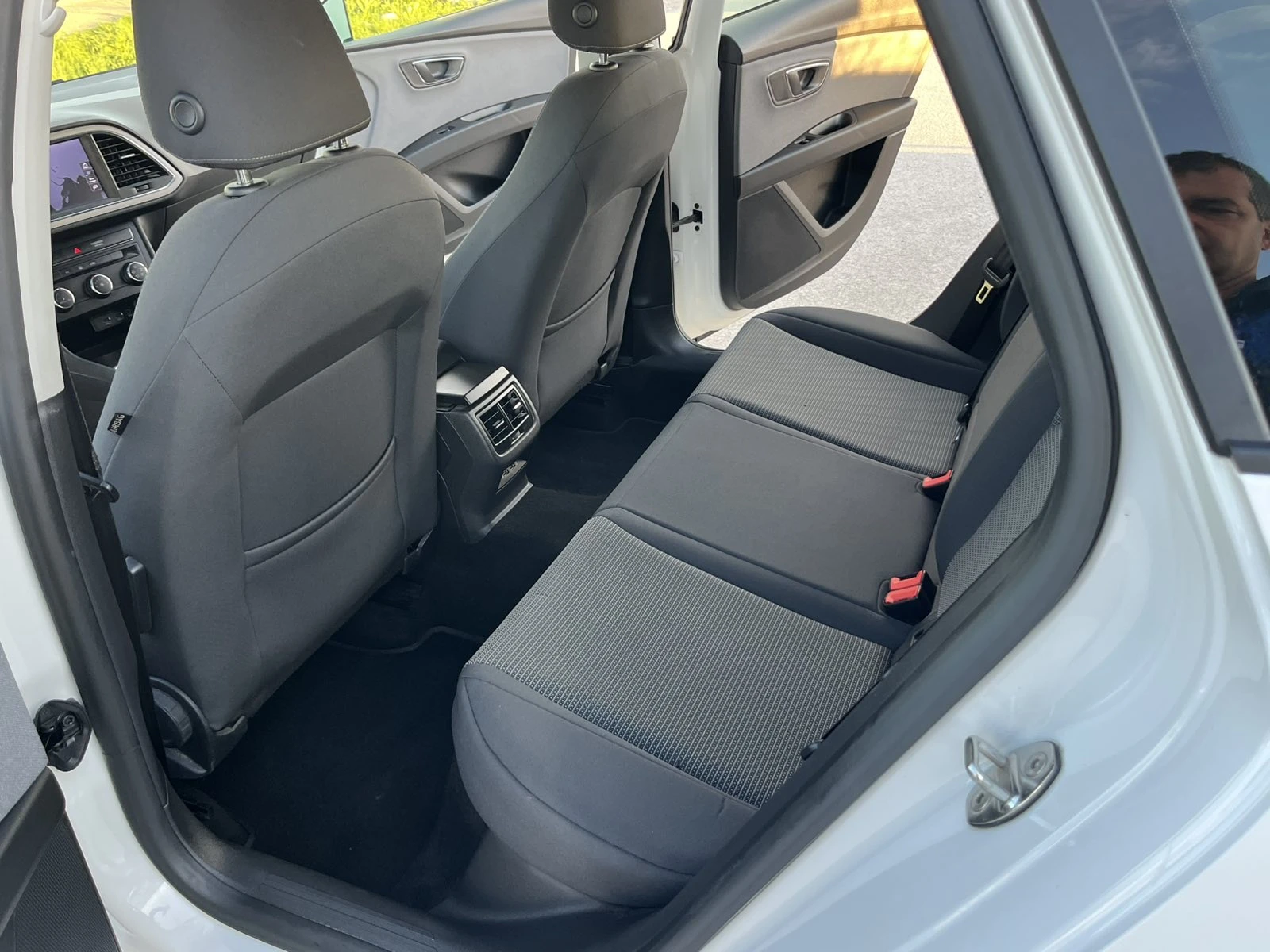 Seat Leon 1.6TDI 116кс EURO 6D АВТОПИЛОТ NAVI FULL LED , снимка 9 - Автомобили и джипове - 54544620