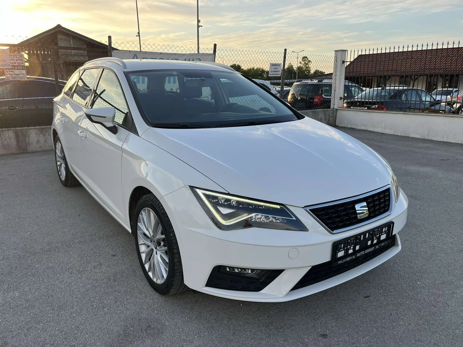Seat Leon 1.6TDI 116кс EURO 6D АВТОПИЛОТ NAVI FULL LED , снимка 3 - Автомобили и джипове - 54544620