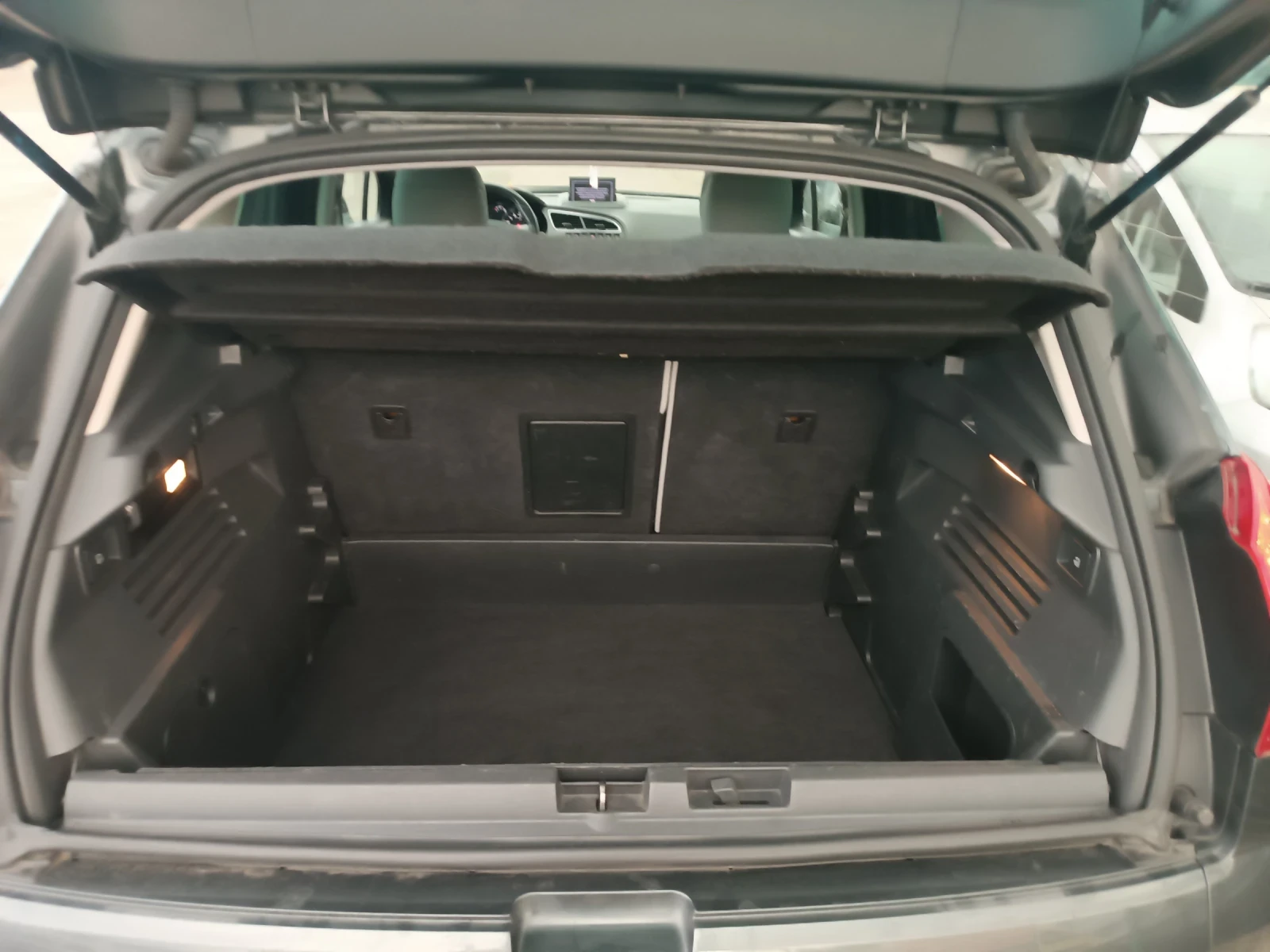 Peugeot 3008 1, 6 HDI, УНИКАЛЕН, КОЖА, НАВИ, ПАНОРАМА, ЛИЗИНГ , снимка 5 - Автомобили и джипове - 54769119