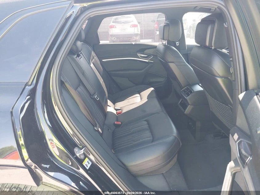 Audi E-Tron Premiumwe, снимка 8 - Автомобили и джипове - 55004144