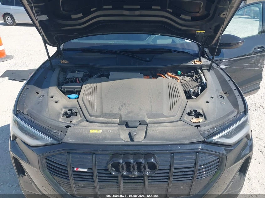 Audi E-Tron Premiumwe, снимка 10 - Автомобили и джипове - 55004144