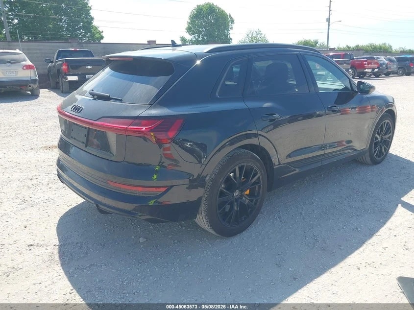 Audi E-Tron Premiumwe, снимка 4 - Автомобили и джипове - 55004144