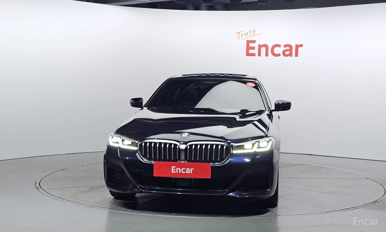BMW 530E M* SPORT* ОБДУХВАНЕ* HARMON* KARDON* ДИСТРОНИК* ХЕ, снимка 3 - Автомобили и джипове - 55103810