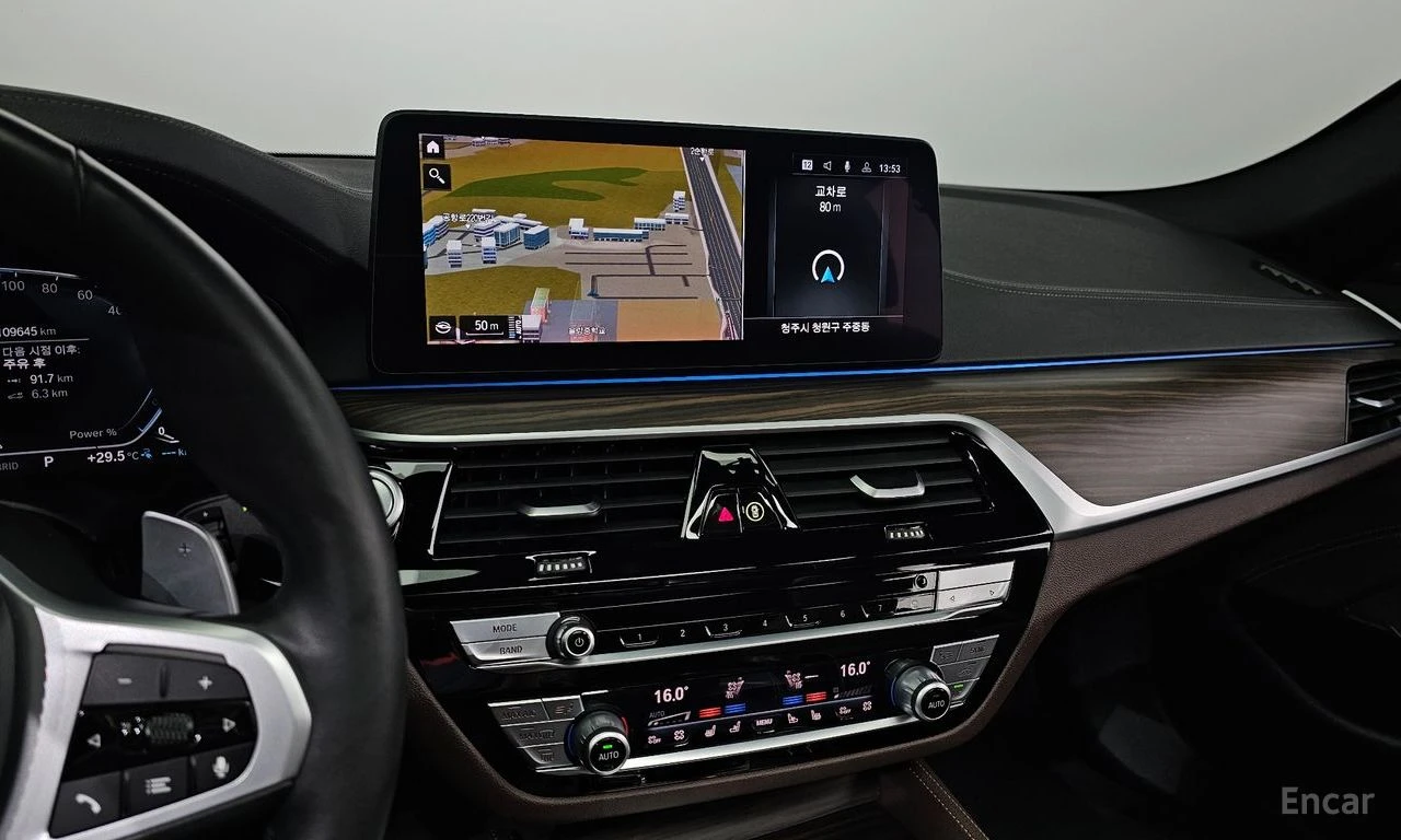 BMW 530E M* SPORT* ОБДУХВАНЕ* HARMON* KARDON* ДИСТРОНИК* ХЕ, снимка 9 - Автомобили и джипове - 55103810