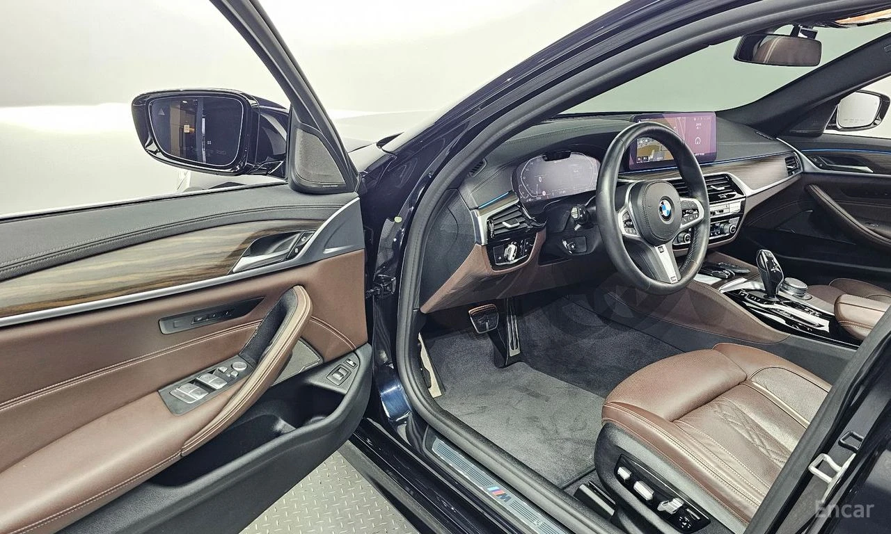 BMW 530E M* SPORT* ОБДУХВАНЕ* HARMON* KARDON* ДИСТРОНИК* ХЕ, снимка 6 - Автомобили и джипове - 55103810