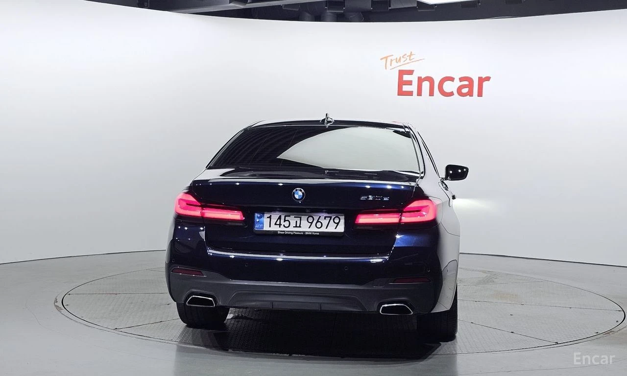 BMW 530E M* SPORT* ОБДУХВАНЕ* HARMON* KARDON* ДИСТРОНИК* ХЕ, снимка 4 - Автомобили и джипове - 55103810