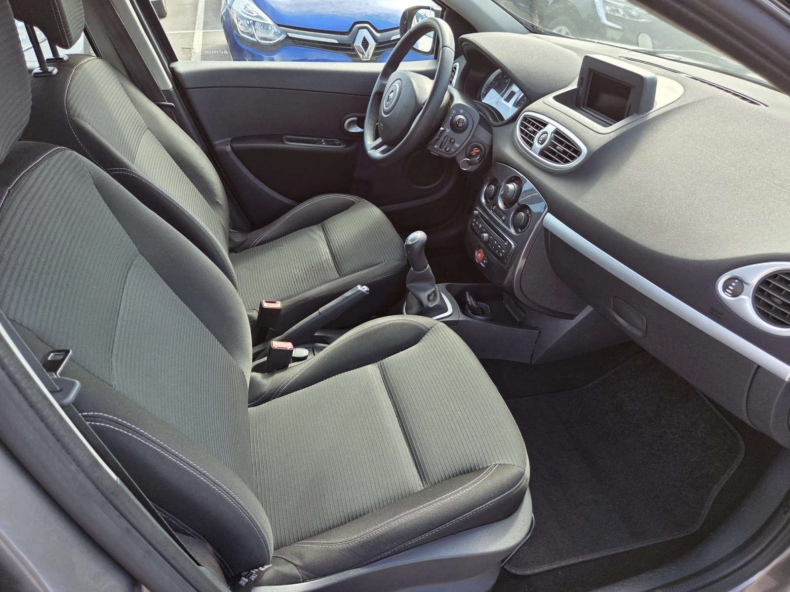 Renault Clio 1.5 dci , снимка 9 - Автомобили и джипове - 55130991