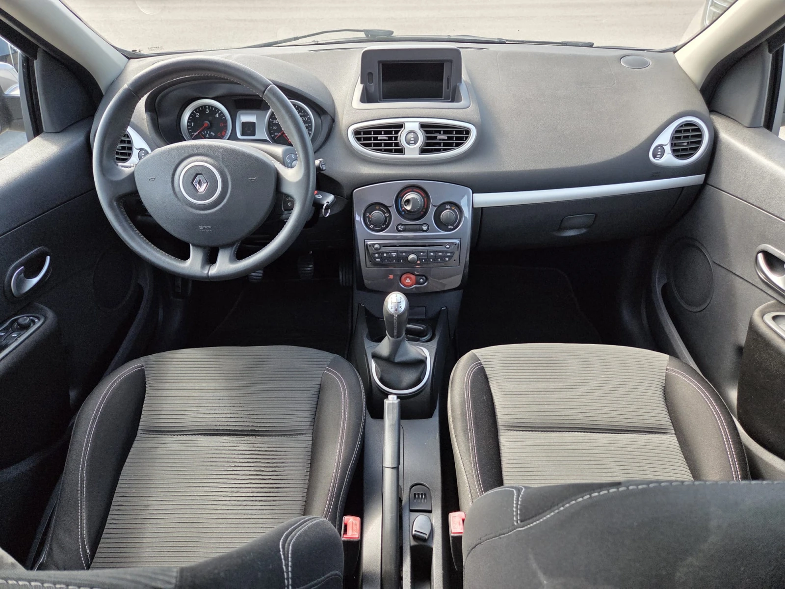 Renault Clio 1.5 dci , снимка 7 - Автомобили и джипове - 55130991