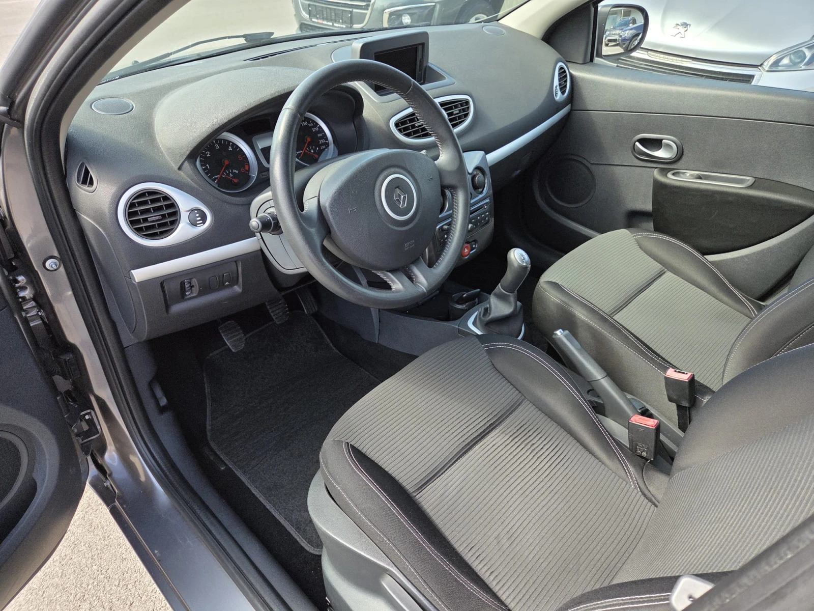 Renault Clio 1.5 dci , снимка 8 - Автомобили и джипове - 55130991