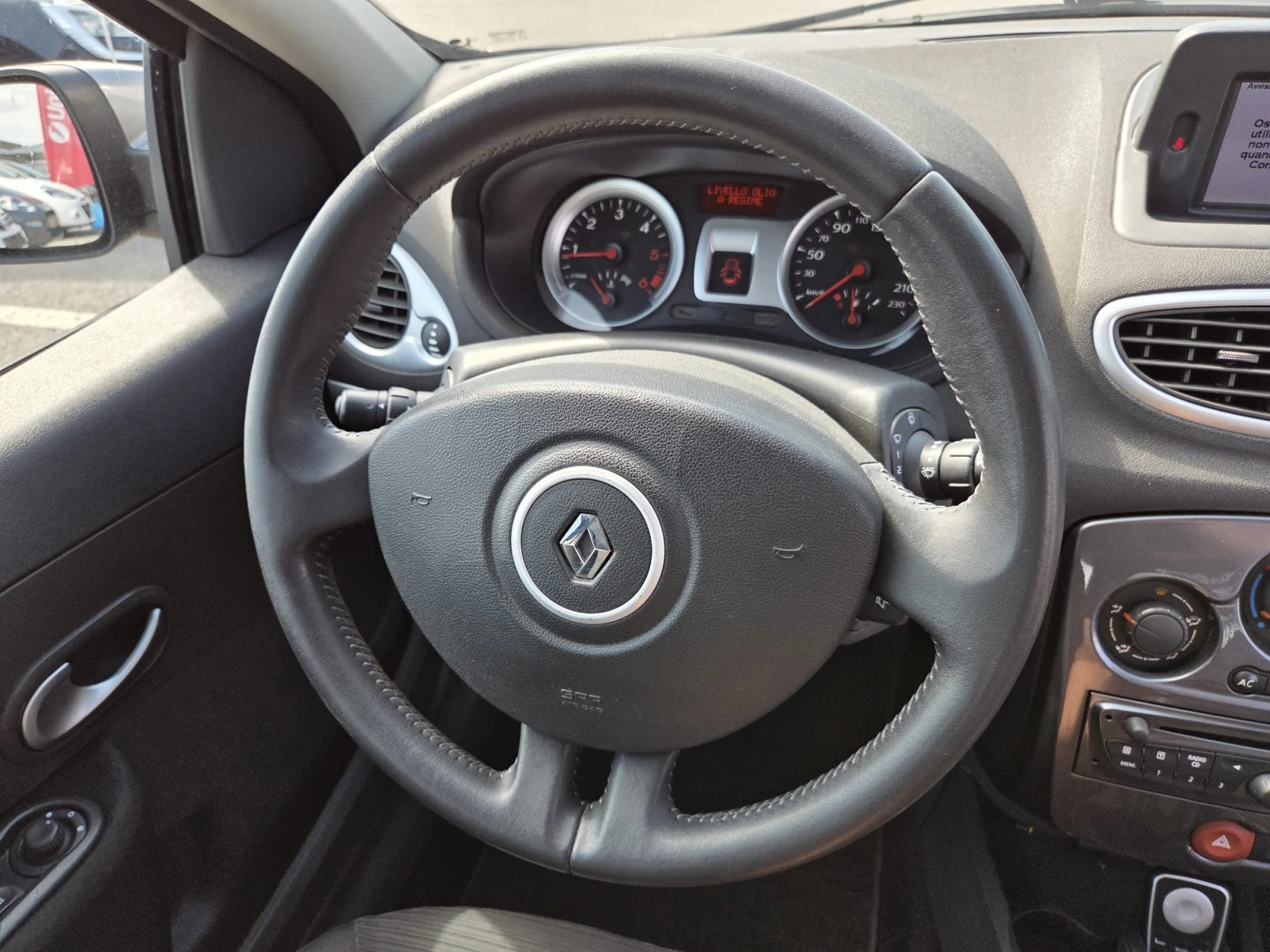 Renault Clio 1.5 dci , снимка 14 - Автомобили и джипове - 55130991