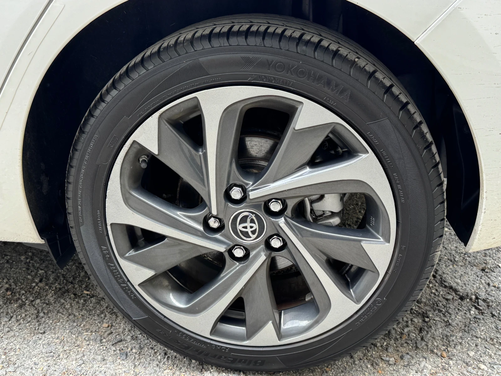 Toyota Auris 1.8 Hybrid 99kc, снимка 8 - Автомобили и джипове - 55314676