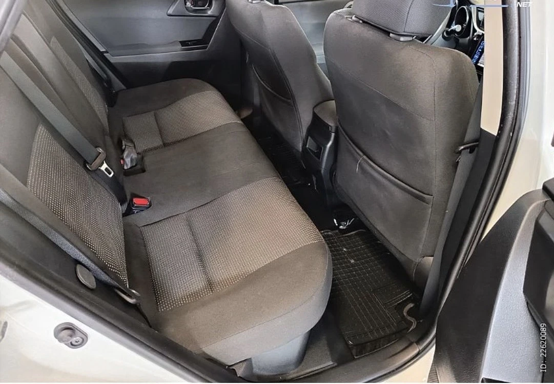 Toyota Auris 1.8 Hybrid 99kc, снимка 13 - Автомобили и джипове - 55314676