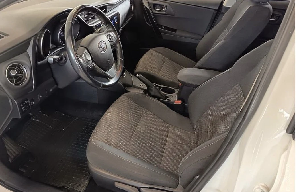 Toyota Auris 1.8 Hybrid 99kc, снимка 10 - Автомобили и джипове - 55314676