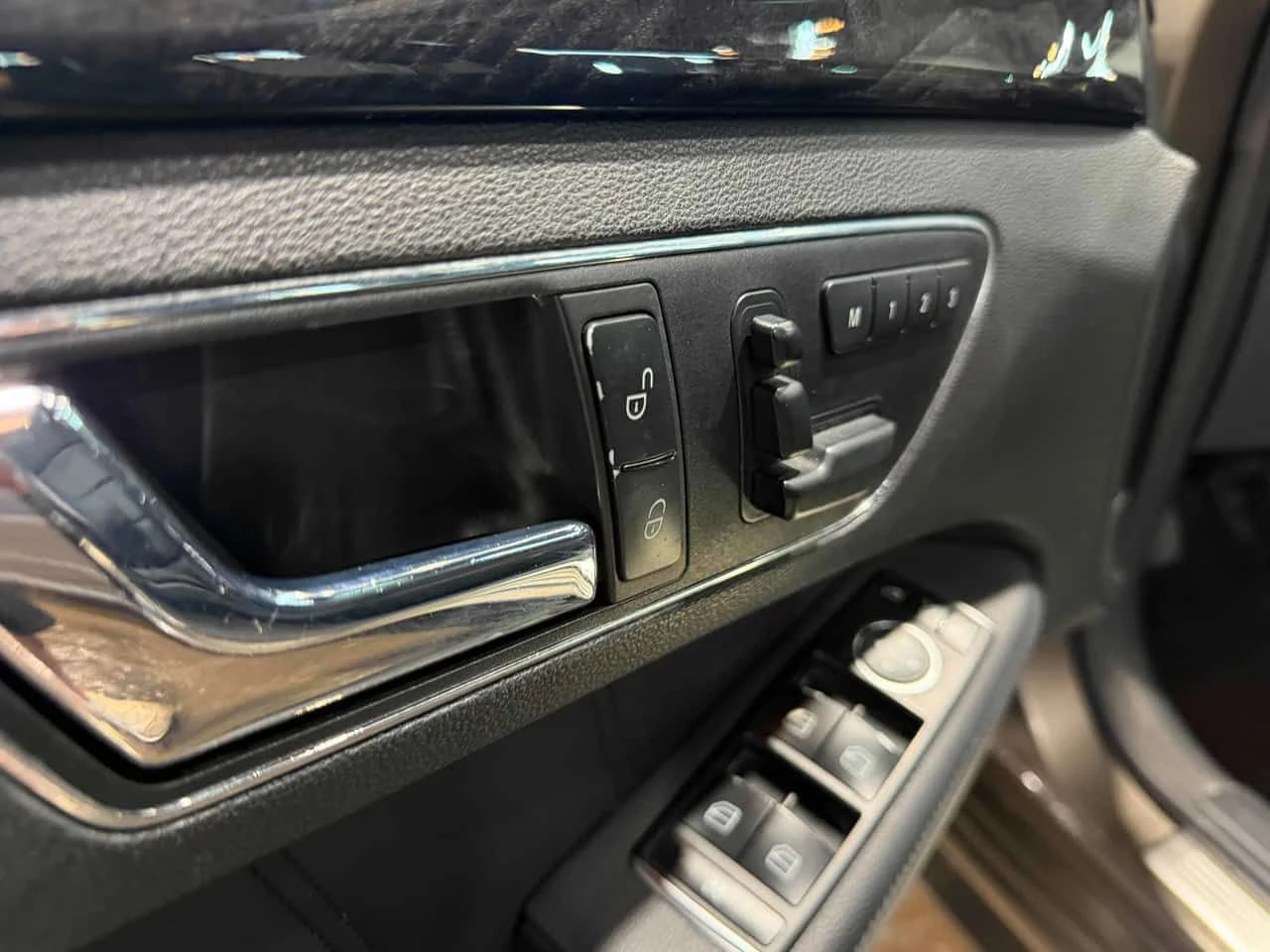 Mercedes-Benz E 350 * АВТОКРЕДИТ * БЕЗ ПЪРВОНАЧАЛНА ВНОСКА, снимка 12 - Автомобили и джипове - 55429663