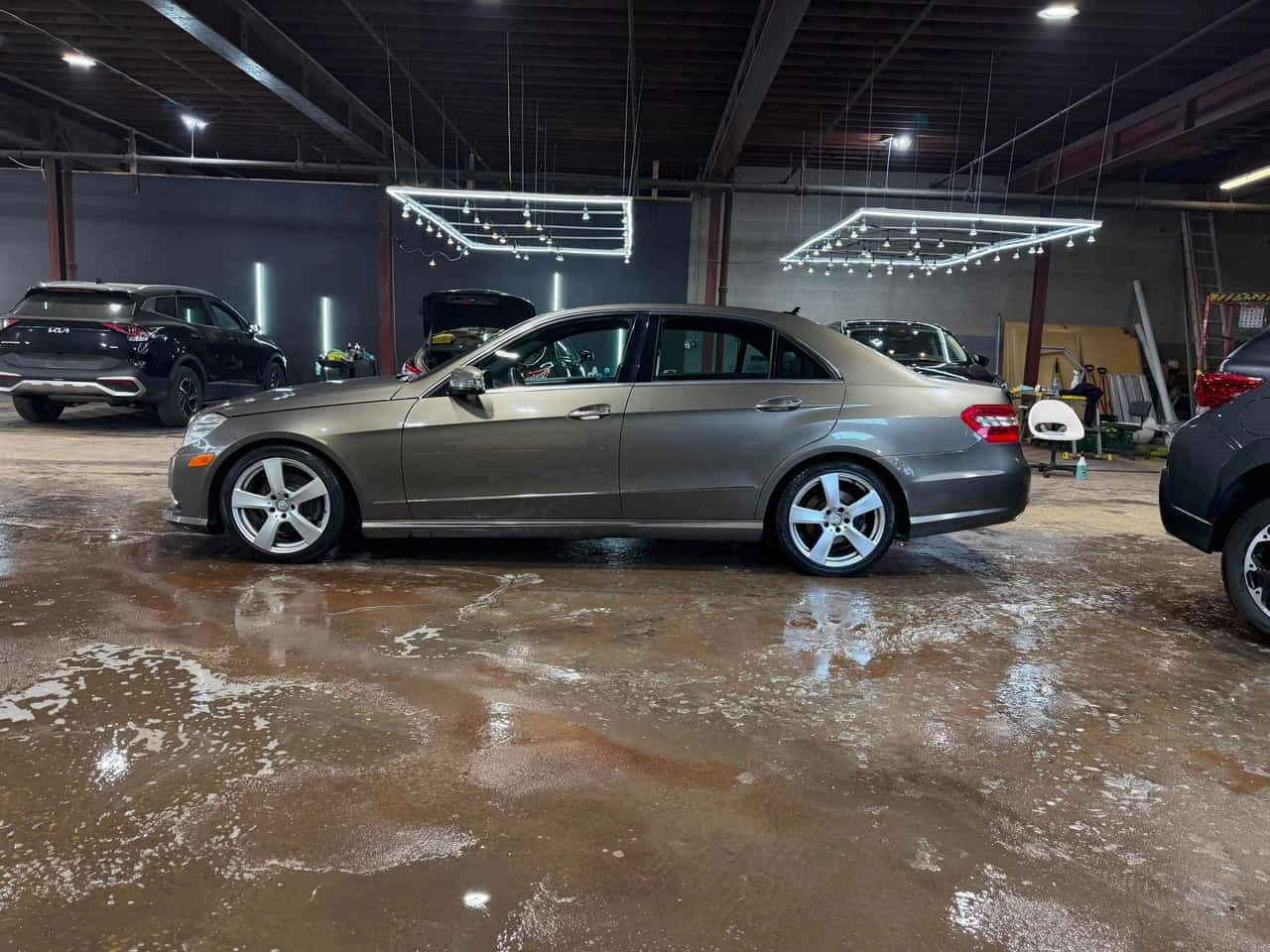Mercedes-Benz E 350 * АВТОКРЕДИТ * БЕЗ ПЪРВОНАЧАЛНА ВНОСКА, снимка 3 - Автомобили и джипове - 55429663