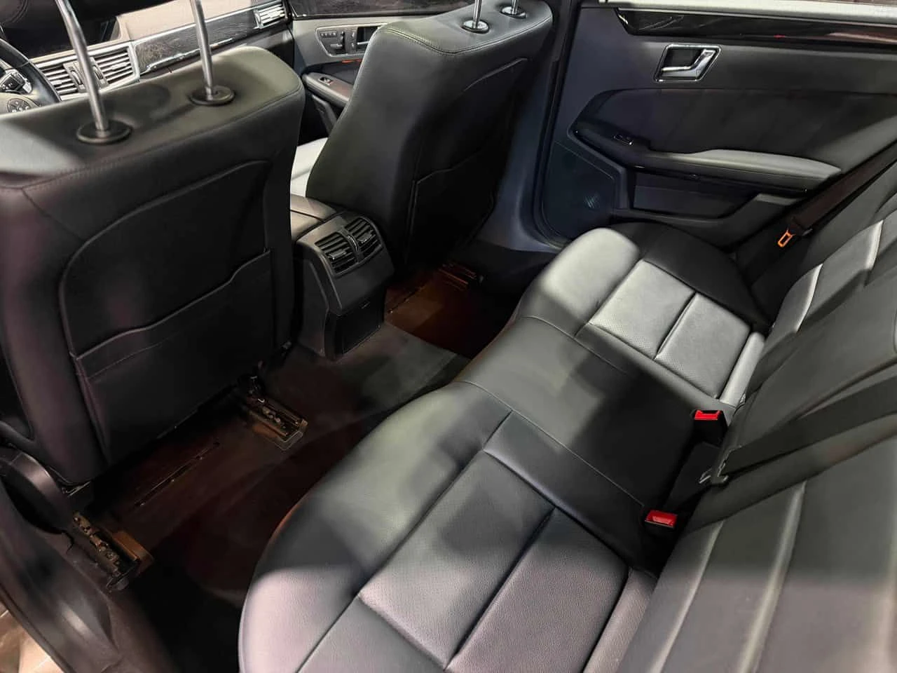Mercedes-Benz E 350 * АВТОКРЕДИТ * БЕЗ ПЪРВОНАЧАЛНА ВНОСКА, снимка 15 - Автомобили и джипове - 55429663