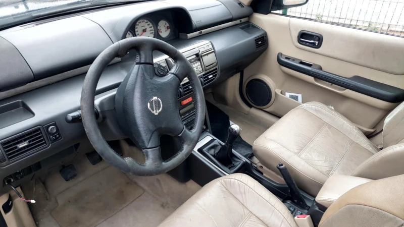 Nissan X-trail 2.5, снимка 4 - Автомобили и джипове - 48537747