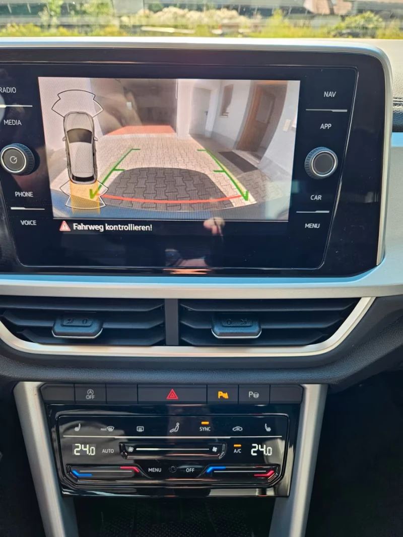 VW T-Roc 2.0TDI/GOAL/150HP/DSG/NAVI/ACC/AMBI/LED/CAM/642f, снимка 10 - Автомобили и джипове - 51456792