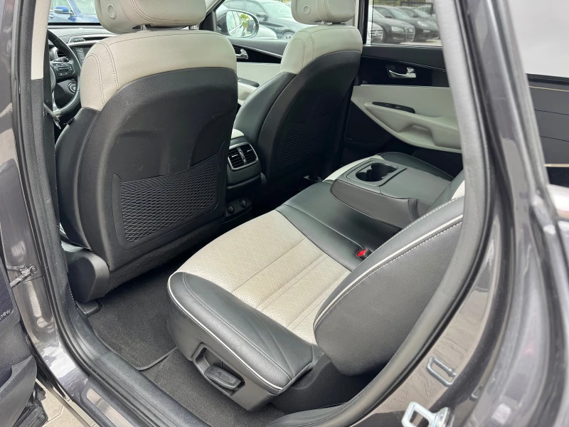 Kia Sorento 2.2CRDi AWD Обдух/Подгрев/Пано/Keyless/360Камера, снимка 12 - Автомобили и джипове - 51968120