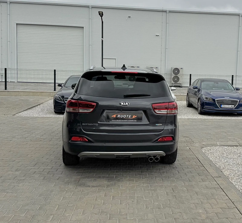 Kia Sorento 2.2CRDi AWD Обдух/Подгрев/Пано/Keyless/360Камера, снимка 5 - Автомобили и джипове - 51968120