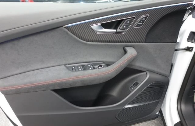 Audi RSQ8 PERFORMANCE/FACELIFT/CERAMIC/CARBON/PANO/B&O/360/, снимка 7 - Автомобили и джипове - 47926005