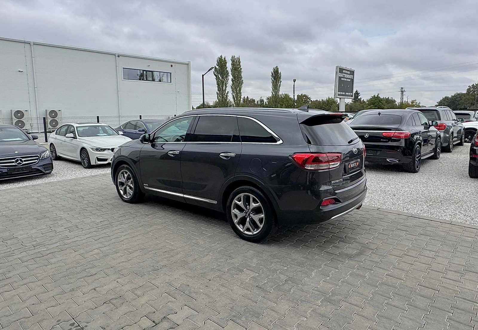 Kia Sorento 2.2CRDi AWD Обдух/Подгрев/Пано/Keyless/360Камера - изображение 6