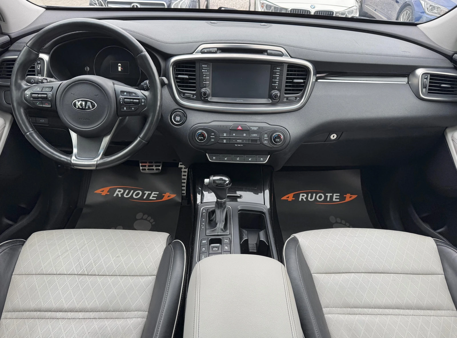 Kia Sorento 2.2CRDi AWD Обдух/Подгрев/Пано/Keyless/360Камера - изображение 9