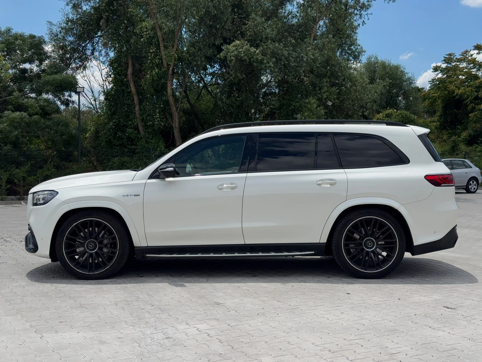 Mercedes-Benz GLS 63 AMG Full Carbon* Вакум* Burmester* Pano* 7-м, снимка 4 - Автомобили и джипове - 55237451