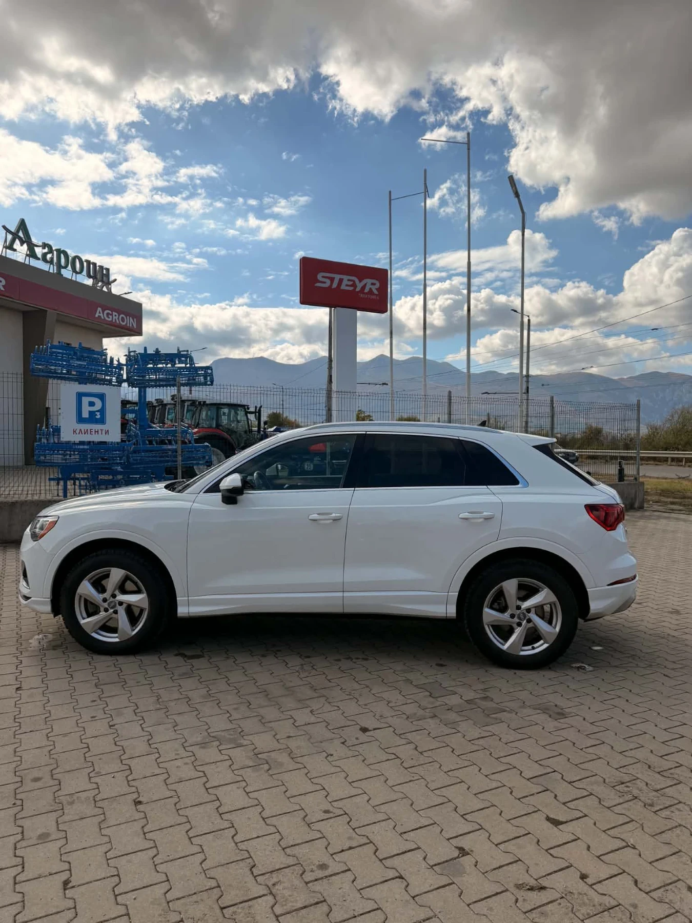 Audi Q3 2.0 TFSI, снимка 2 - Автомобили и джипове - 56648534
