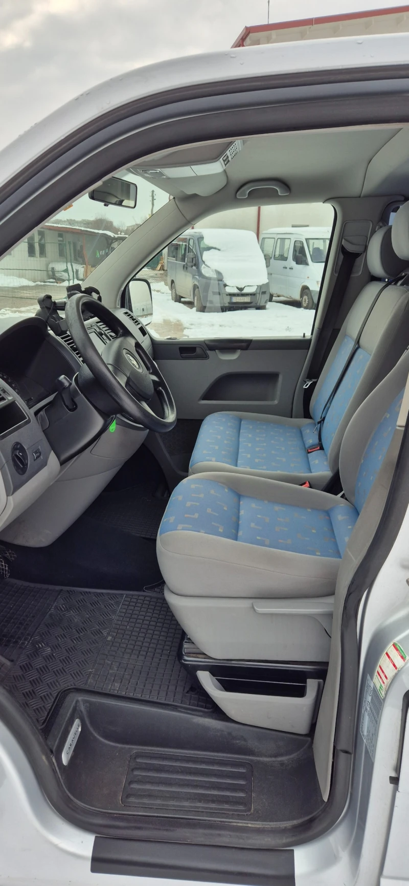 VW Caravelle, снимка 14 - Бусове и автобуси - 49192539