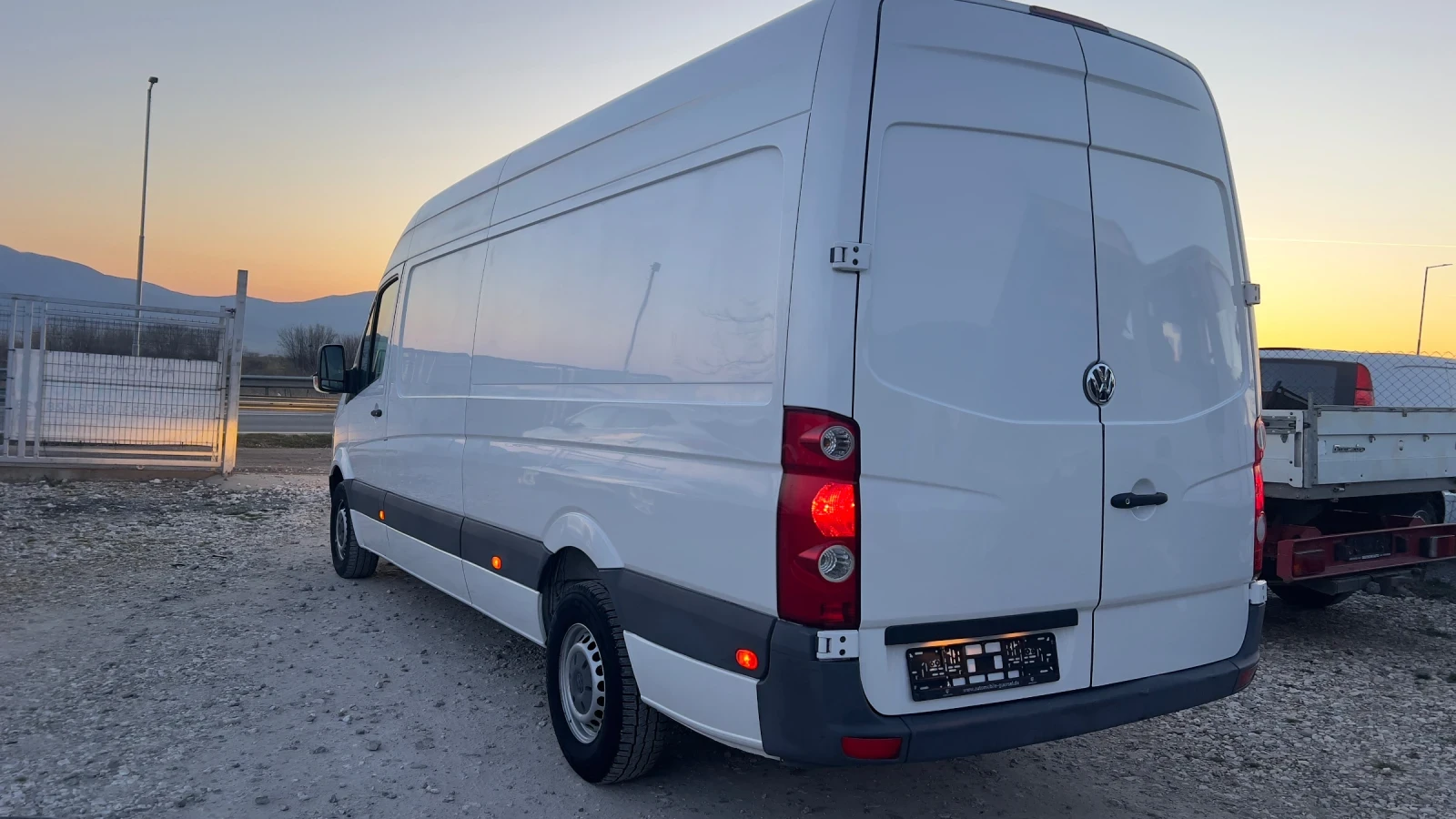 VW Crafter МАКСИ 163 коня, снимка 4 - Бусове и автобуси - 53843637