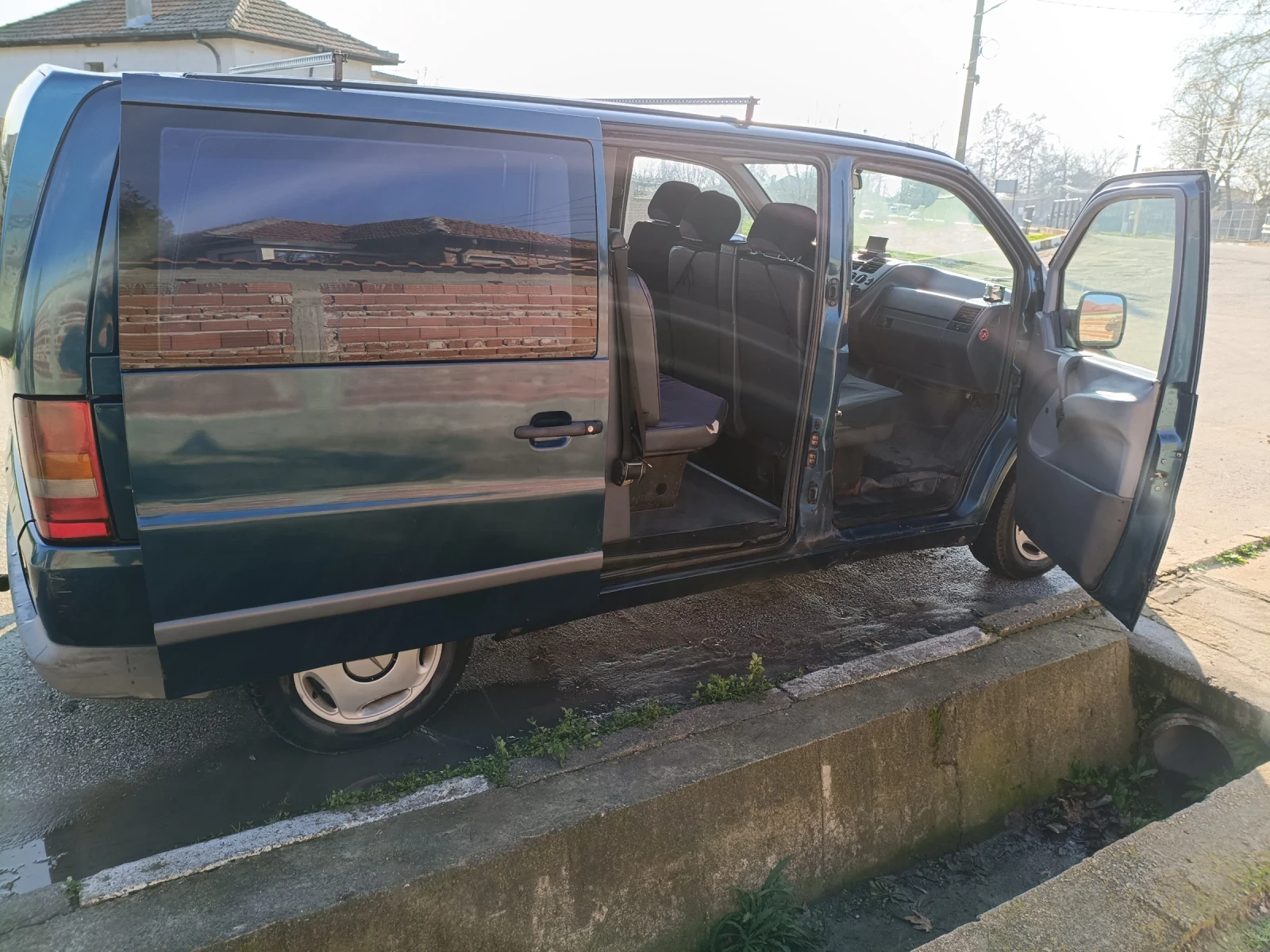 Mercedes-Benz Vito Товаропътнически 110D, снимка 5 - Бусове и автобуси - 54193863