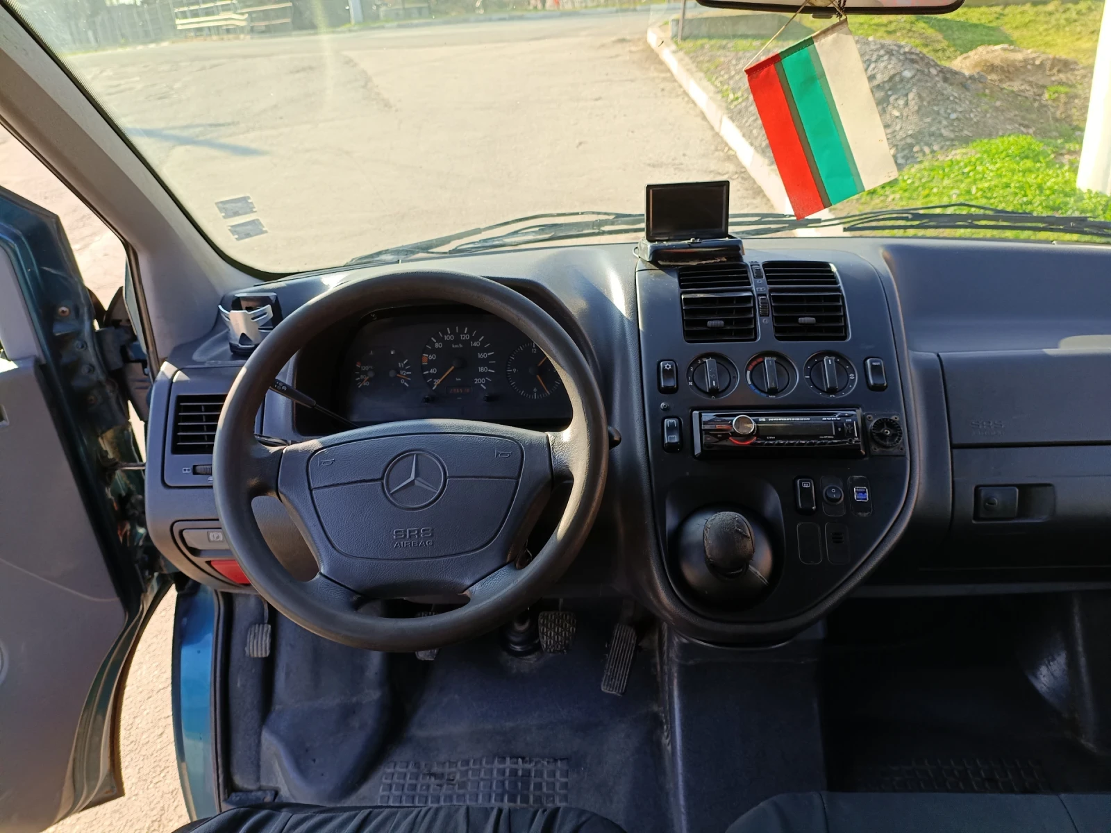 Mercedes-Benz Vito Товаропътнически 110D, снимка 10 - Бусове и автобуси - 54193863