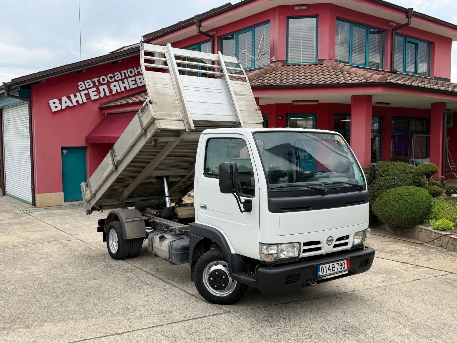 Nissan Capstar 3.0Diesel* 35.13* Тристранен самосвал* 3.10м кош, снимка 9 - Бусове и автобуси - 54740613