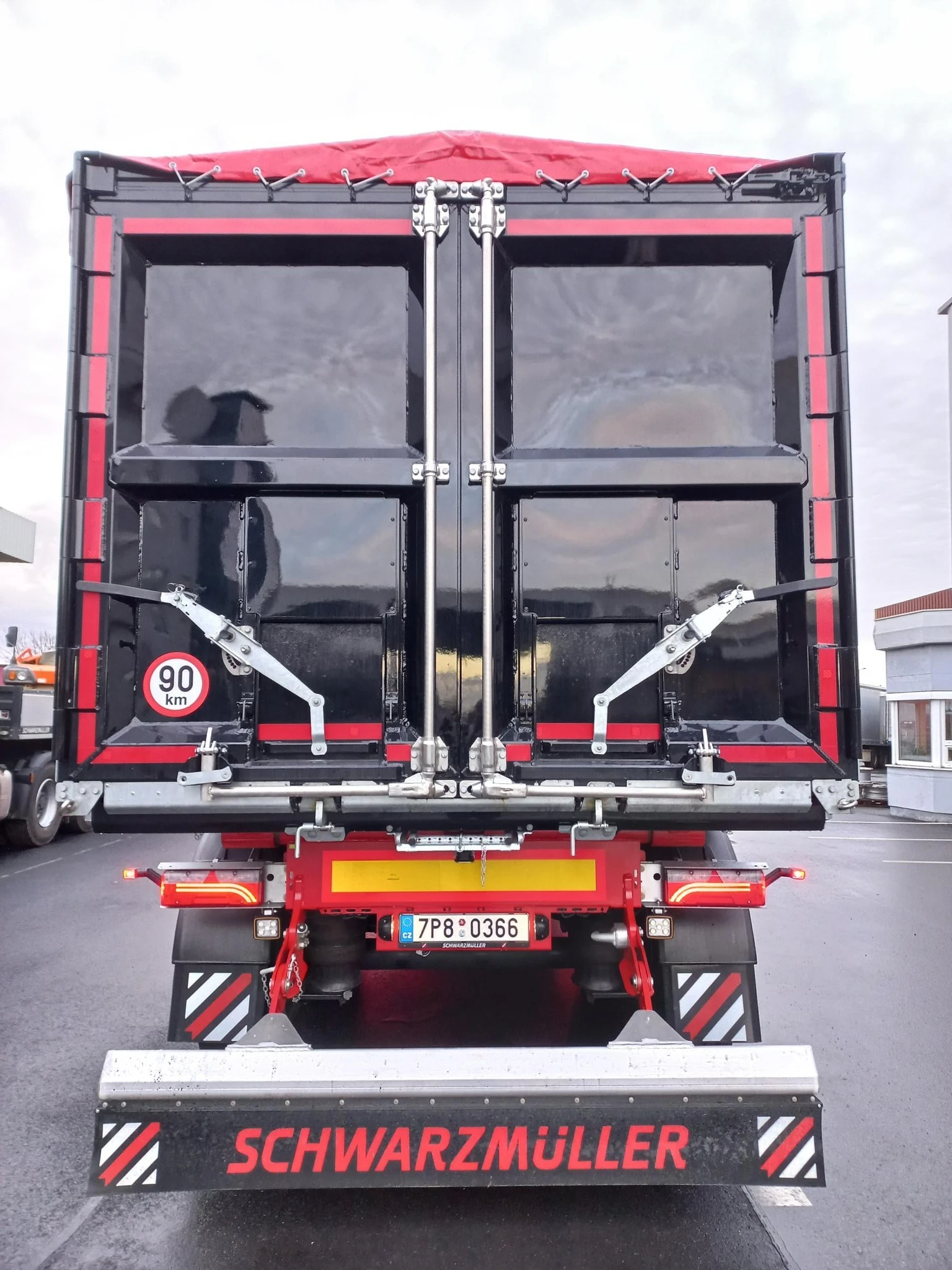  Stas Schwarzmueller 55m3, 3  | Mobile.bg   5