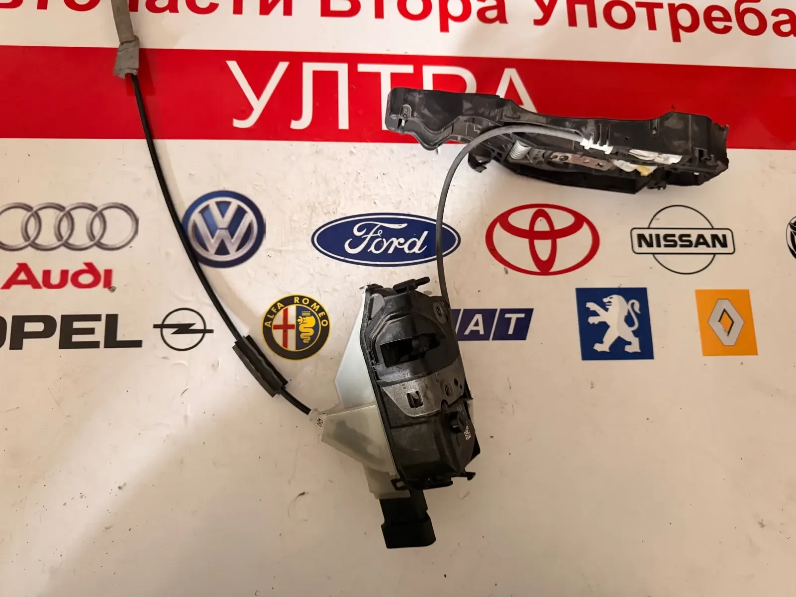 Предна дясна брава централно с основа TOYOTA PROACE CITROEN JUMPY PEUGEOT EXPERT 242728 PSA084140