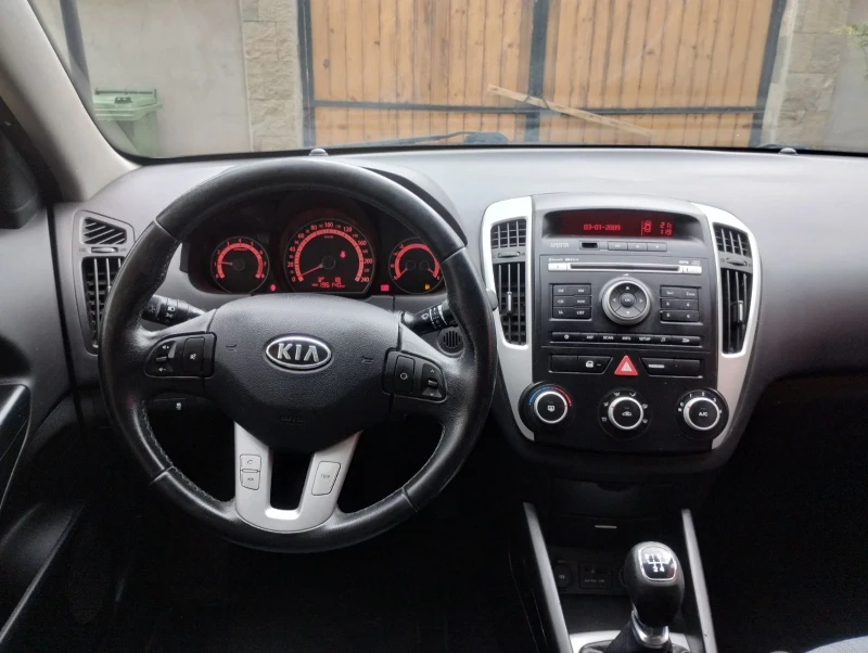 Kia Ceed 1.4, снимка 8 - Автомобили и джипове - 47483125