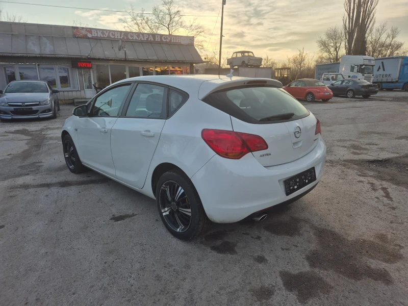 Opel Astra 1.4T, 140k.c., снимка 6 - Автомобили и джипове - 48537818