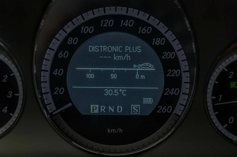 Mercedes-Benz E 250 AMG/4Matic/Distronik/Side Assist/Leader brown/BiXe, снимка 10 - Автомобили и джипове - 51124640