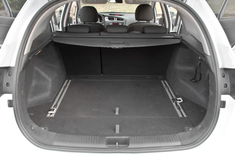 Kia Ceed 1.4D, снимка 16 - Автомобили и джипове - 51905344