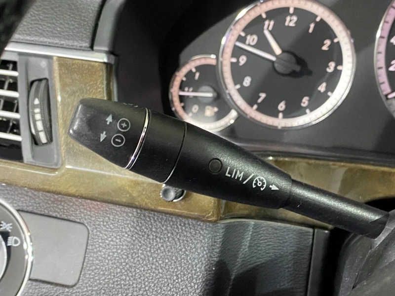 Mercedes-Benz E 350 4 Matic, снимка 13 - Автомобили и джипове - 51406000