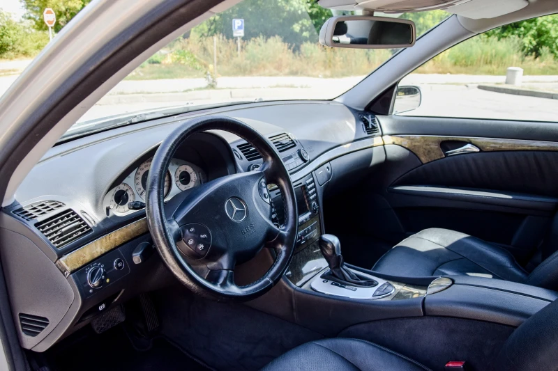Mercedes-Benz E 320, снимка 9 - Автомобили и джипове - 52623295