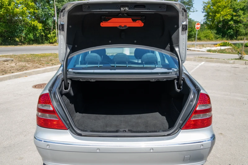 Mercedes-Benz E 320, снимка 8 - Автомобили и джипове - 52623295